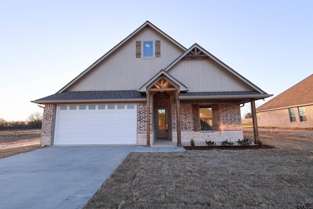 view of front facade featuring a garage and a porch