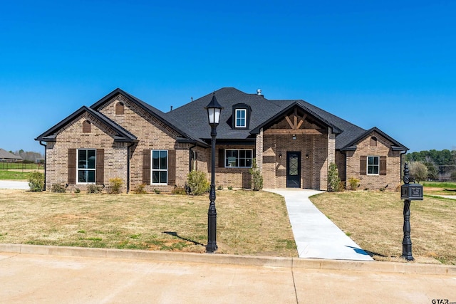 view of front of house featuring a front lawn