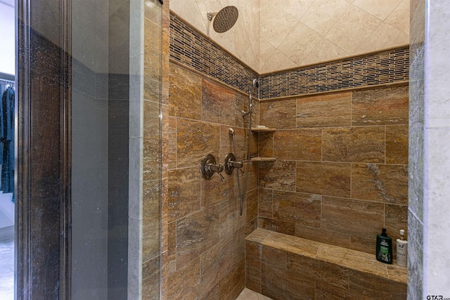 bathroom featuring a tile shower