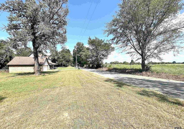 view of yard with a rural view