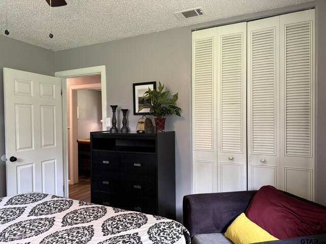 412 W 25th St, Tyler, TX 75702 - bedroom featuring a closet, a textured ceiling, and wood finished floors