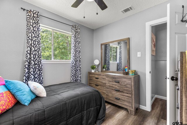 412 W 25th St, Tyler, TX 75702 - bedroom featuring wood finished floors, a textured ceiling, and ceiling fan