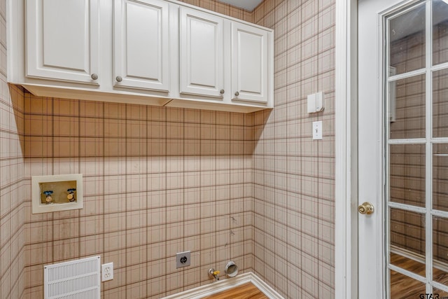 clothes washing area with hookup for an electric dryer and cabinets