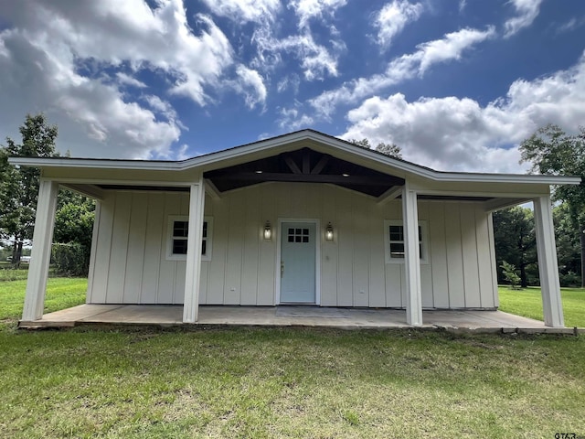 180 Lovers Ln, Alto, TX 75925 - view of front of home with a front yard