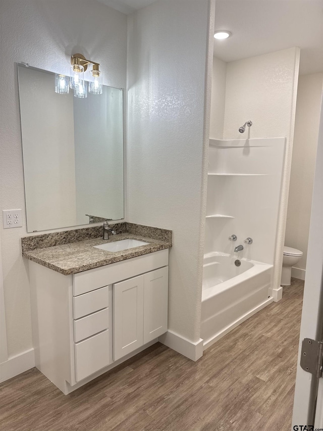 180 Lovers Ln, Alto, TX 75925 - full bath featuring wood finished floors, vanity, and bathtub / shower combination