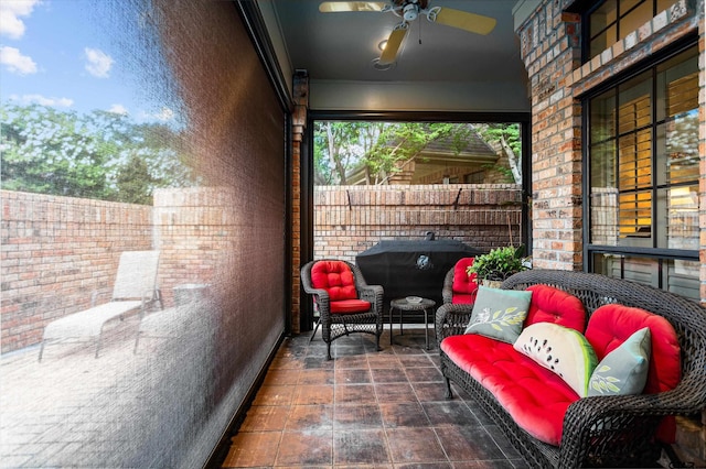 sunroom with ceiling fan