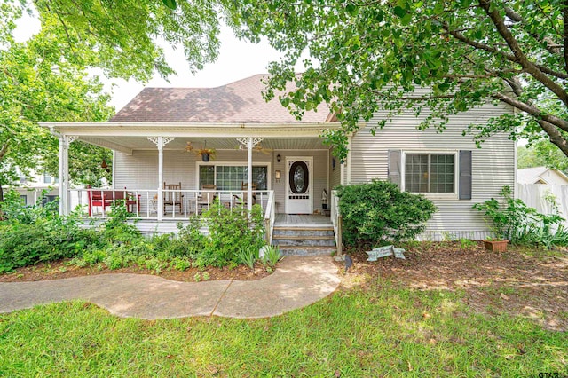 view of front facade featuring covered porch and a front lawn