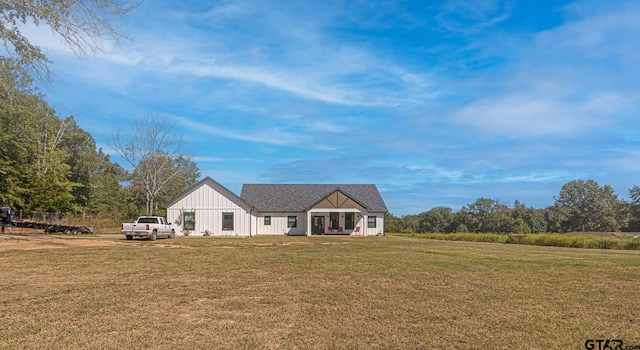 view of front of house with a front yard