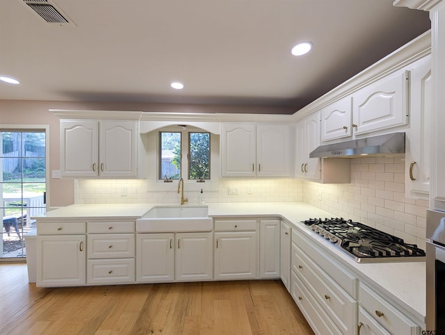 2505 Merry Ln, Tyler, TX 75701 - kitchen featuring stainless steel gas stovetop, under cabinet range hood, healthy amount of natural light, white cabinetry, and recessed lighting