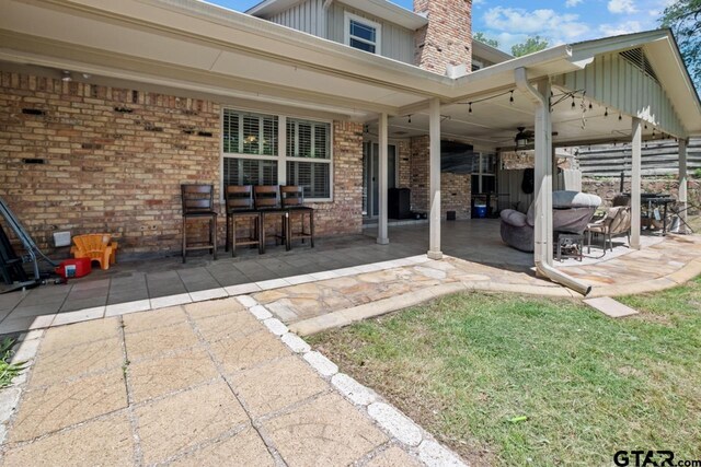 view of patio featuring a ceiling fan