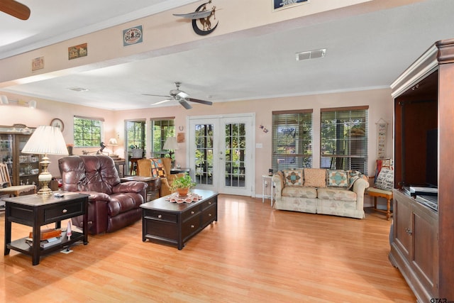 living room with ornamental molding, plenty of natural light, light hardwood / wood-style floors, and ceiling fan