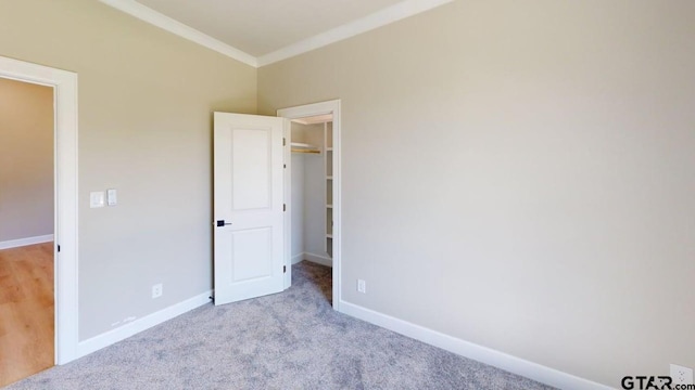 19346 Aida Dr, Flint, TX 75762 - unfurnished bedroom featuring ornamental molding, a spacious closet, and carpet floors