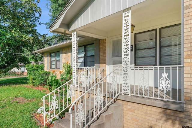 property entrance featuring a porch