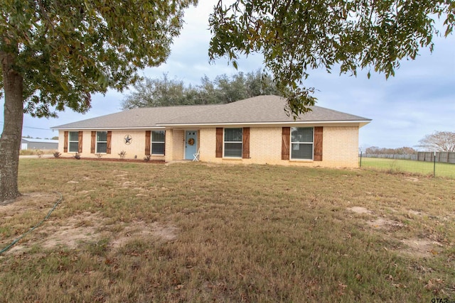 single story home featuring a front yard