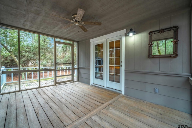 unfurnished sunroom with ceiling fan