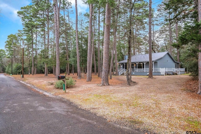 view of yard featuring covered porch