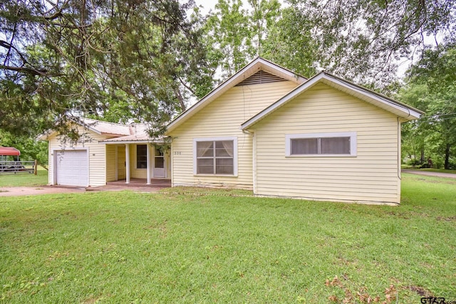 view of front of house with a garage and a front lawn