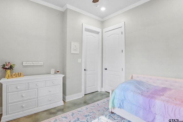 22302 County Road 422, Lindale, TX 75771 - bedroom featuring finished concrete floors, crown molding, recessed lighting, a ceiling fan, and a closet