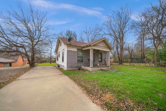 view of front of home with a front yard