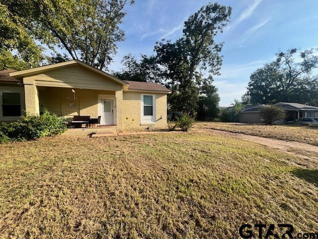 1804 E Ferdell St, Tyler, TX 75701 - back of house with a yard