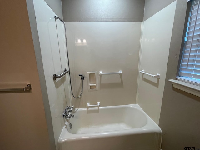 bathroom with shower / tub combination