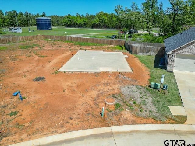 view of yard with a garage