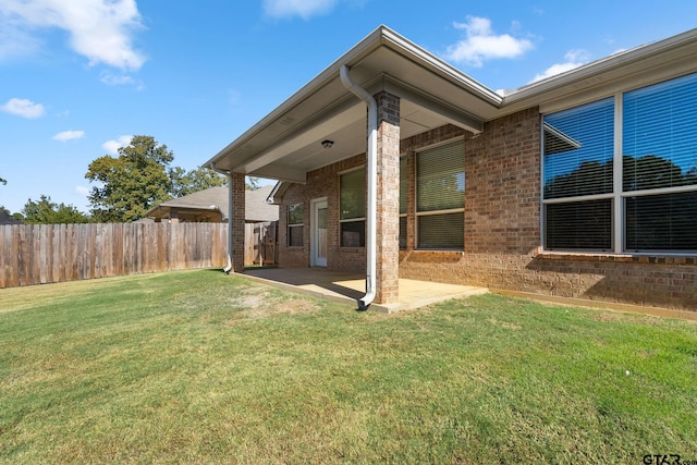 view of yard featuring a patio area