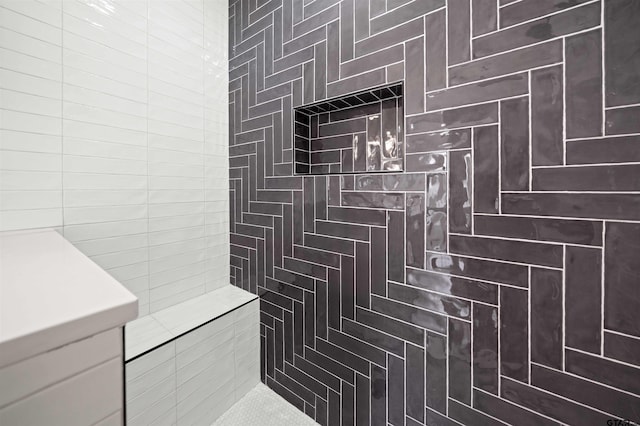 bathroom featuring tiled shower