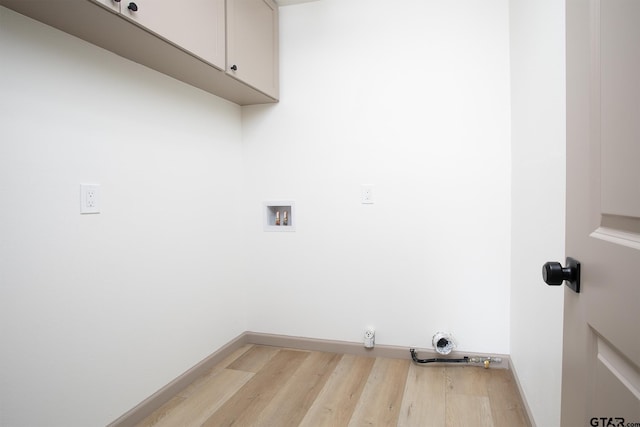 914 Neches Dr, Tyler, TX 75702 - laundry area featuring cabinet space, washer hookup, light wood-style flooring, and gas dryer hookup