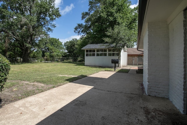 914 Neches Dr, Tyler, TX 75702 - view of yard featuring a patio area