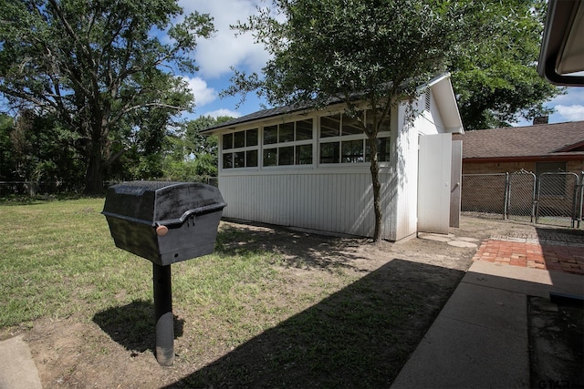 914 Neches Dr, Tyler, TX 75702 - view of yard featuring an outbuilding