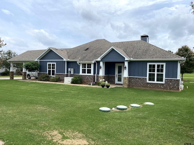 craftsman-style house with a front yard