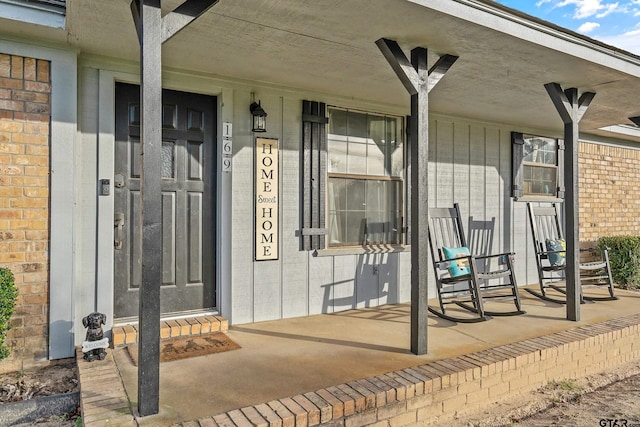 property entrance featuring covered porch