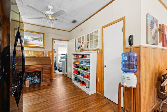 misc room with ceiling fan, ornamental molding, and hardwood / wood-style flooring