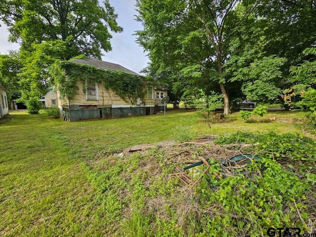 823 W Louisiana St, Palestine, TX 75801 - view of grassy yard