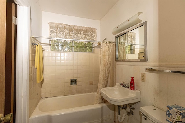3131 Greg Ln, Tyler, TX 75701 - bathroom featuring toilet and shower / bath combo