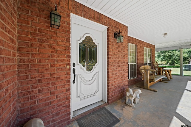 property entrance featuring covered porch