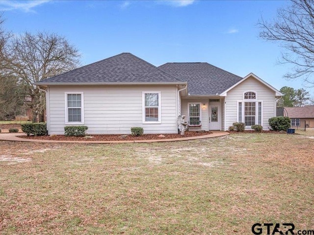 ranch-style home featuring a front lawn