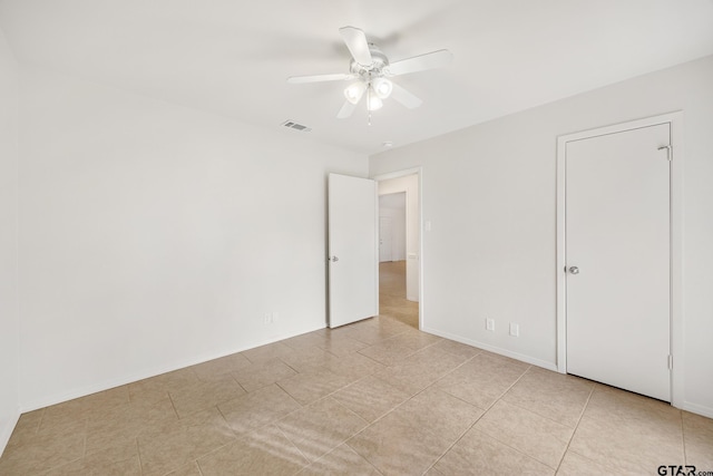 unfurnished room featuring ceiling fan and light tile patterned floors