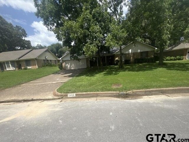 3606 Glendale Dr, Tyler, TX 75701 - single story home with driveway, a front yard, and a garage