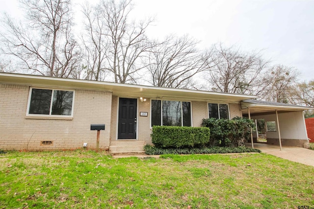 view of front of home with a front lawn and a carport