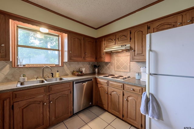 6001 Huntington Dr, Tyler, TX 75703 - kitchen with white appliances, a sink, under cabinet range hood, tasteful backsplash, and a textured ceiling