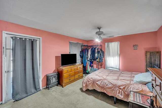 bedroom featuring ceiling fan and carpet