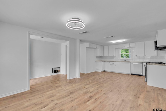 kitchen with visible vents, light wood-style floors, white cabinets, and stainless steel appliances