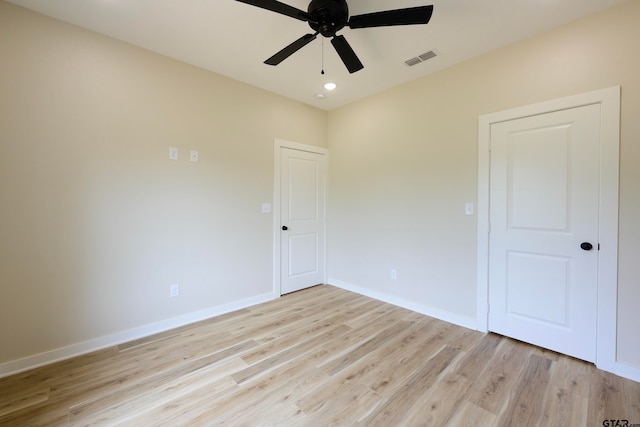 unfurnished room featuring light hardwood / wood-style flooring and ceiling fan