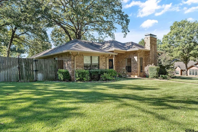 ranch-style home featuring a front lawn