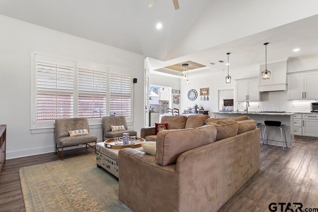 911 Charlie, Whitehouse, TX 75791 - living area featuring dark wood-style flooring, recessed lighting, baseboards, and high vaulted ceiling