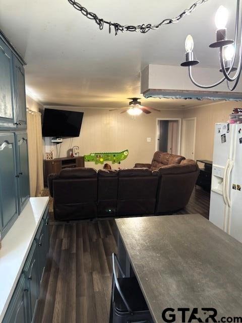 living room featuring dark wood-style floors and a ceiling fan