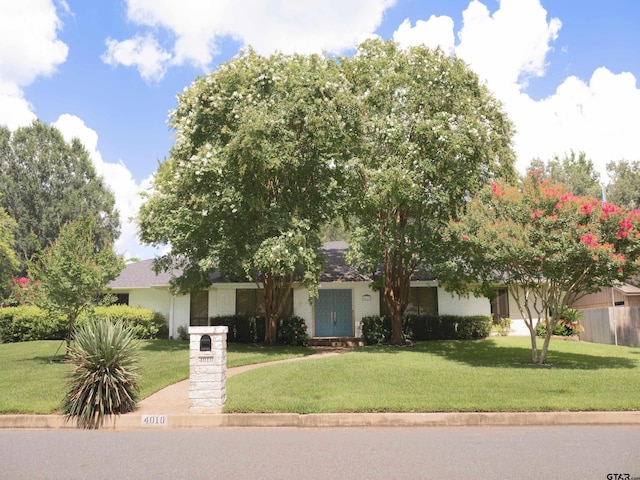 4010 Silverwood Dr, Tyler, TX 75701 - view of front of home with a front lawn