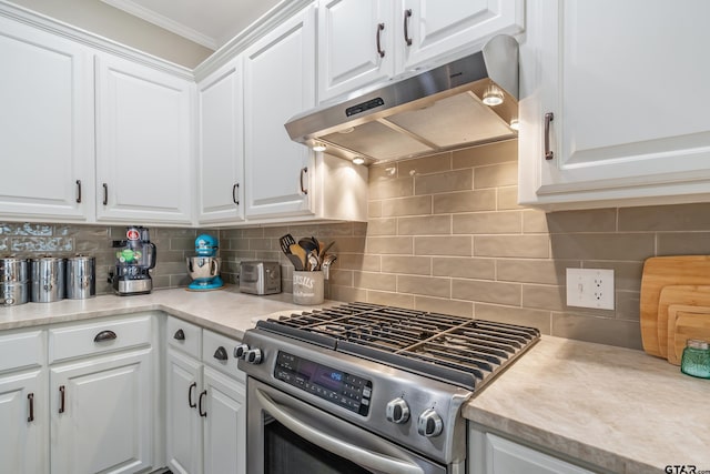 7117 Holly Square Ct, Tyler, TX 75703 - kitchen with gas range, under cabinet range hood, white cabinets, backsplash, and crown molding